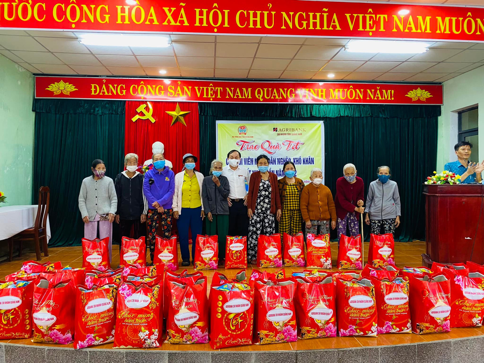 Agribank Quảng Nam mang Xuân yêu thương đến với nông dân nghèo, khó khăn - Ảnh 3.