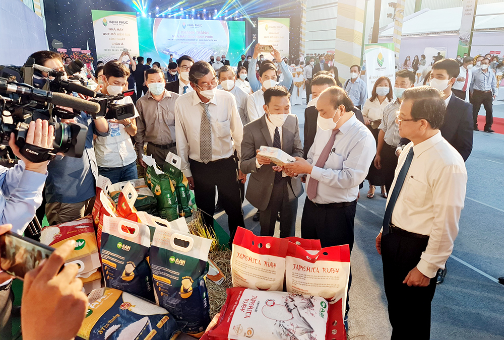 Khánh thành Nhà máy gạo lớn nhất châu Á ở An Giang: Nâng bước cho thương hiệu gạo ngon nhất thế giới ST25 - Ảnh 3.