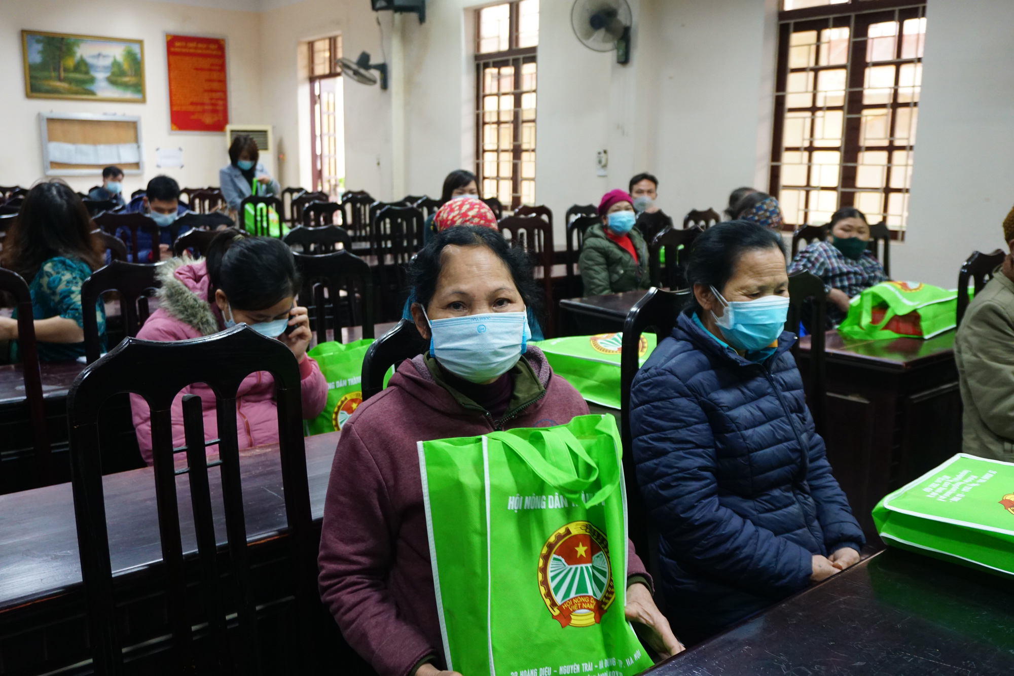 Hội Nông dân TP Hà Nội: Tặng hơn 6.000 suất quà, mang Tết ấm đến nông dân nghèo - Ảnh 4.