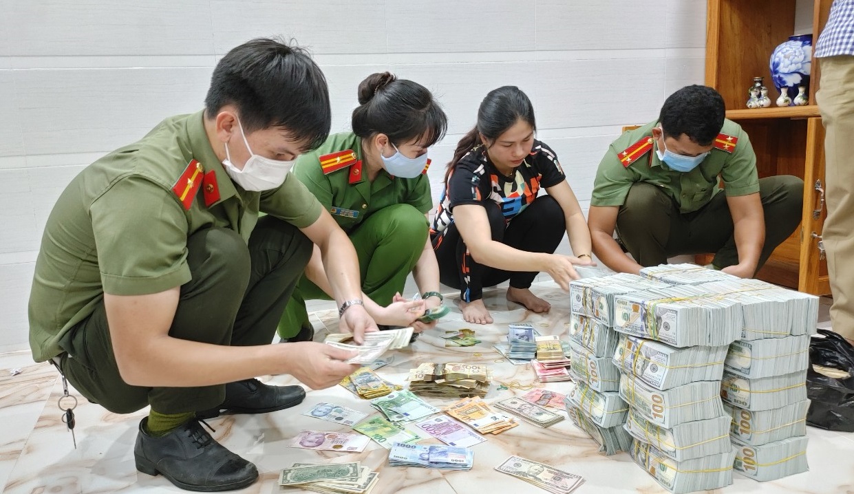 Vụ mua bán vàng lậu hàng chục tỷ đồng ở An Giang: Khởi tố vụ án và bắt giam 6 bị can - Ảnh 2.