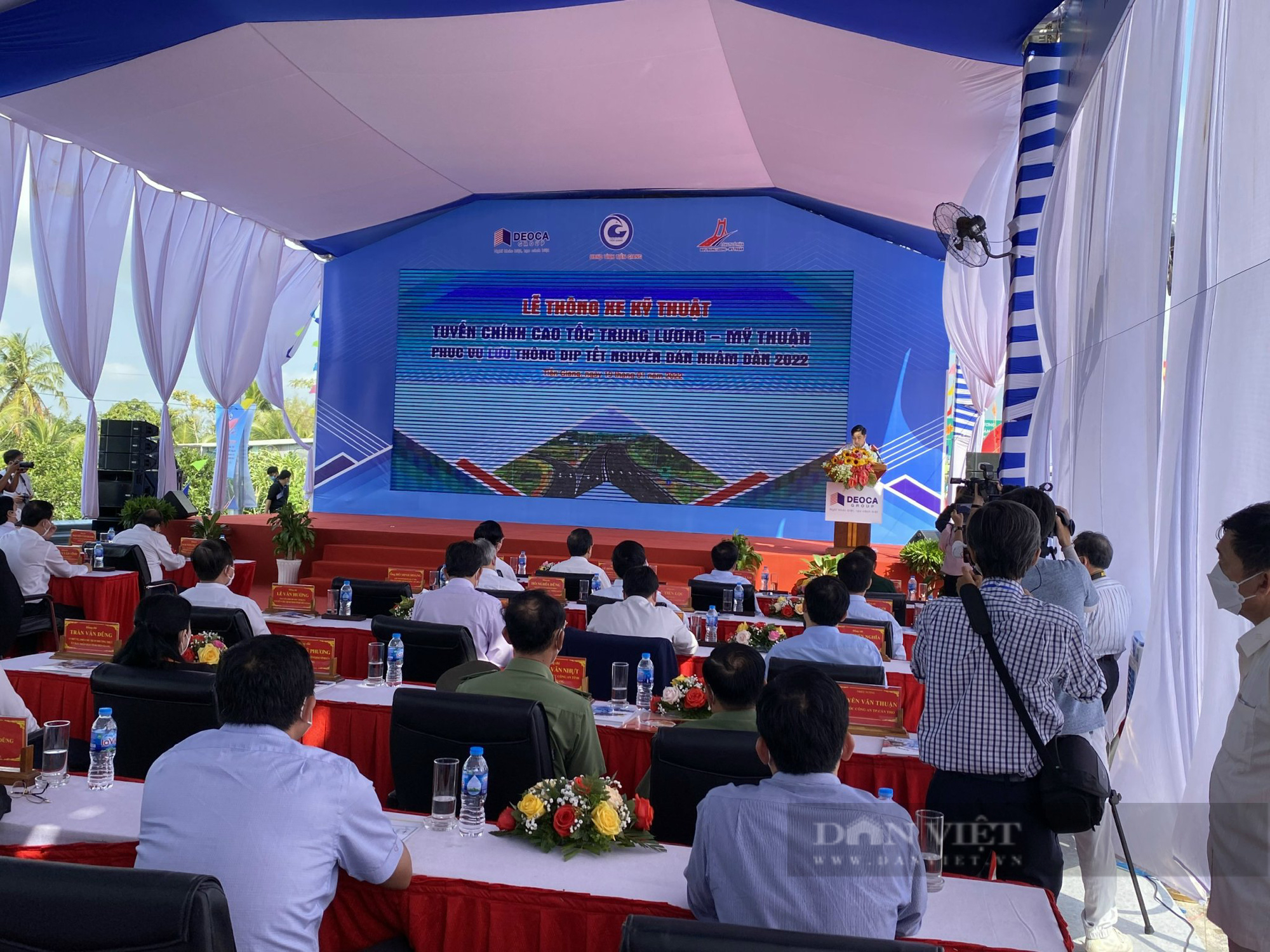 Chủ tịch nước Nguyễn Xuân Phúc: Cao tốc Trung Lương - Mỹ Thuận phải đẩy nhanh tiến độ khai thông toàn tuyến đến Cần Thơ - Ảnh 10.