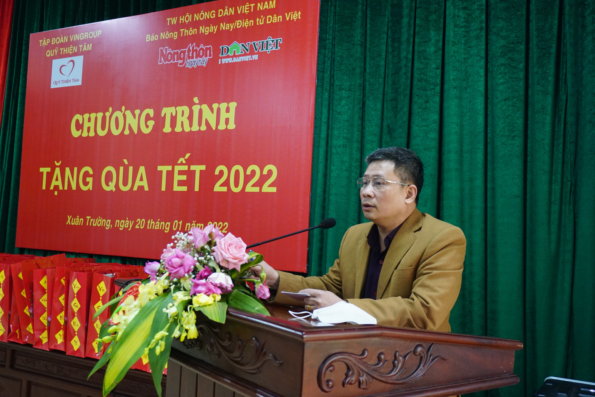 Phó Chủ tịch Hội NDVN Bùi Thị Thơm tặng quà tết tại Nam Định: Nông dân nghèo ấm lòng khi tết đến, xuân về- Ảnh 5.