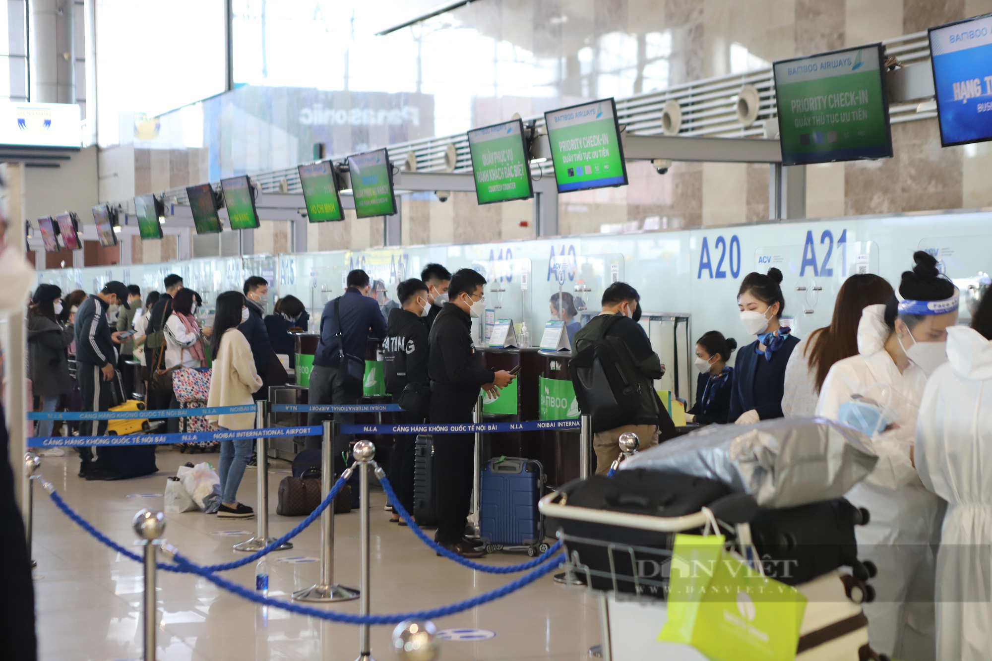 Vì sao hành khách tới sân bay Nội Bài tăng cao &quot;đột biến&quot;? - Ảnh 5.