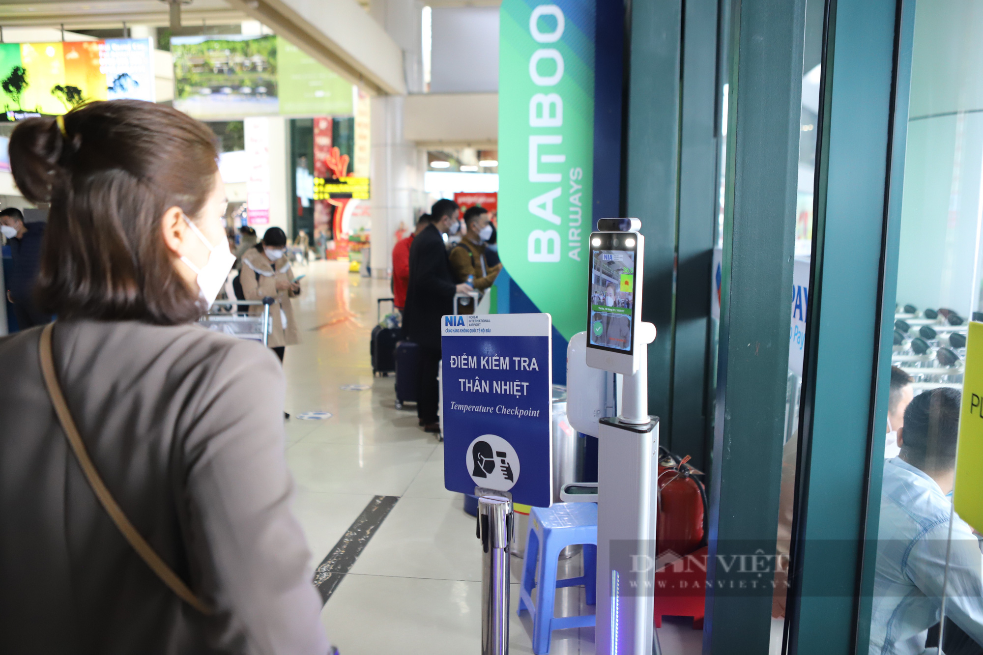 Vì sao hành khách tới sân bay Nội Bài tăng cao &quot;đột biến&quot;? - Ảnh 1.