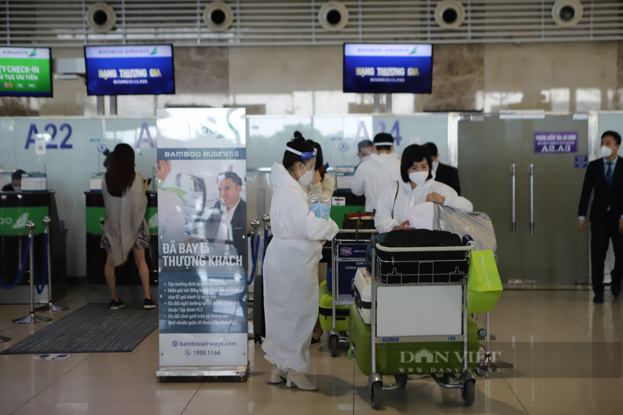Vì sao hành khách tới sân bay Nội Bài tăng cao &quot;đột biến&quot;? - Ảnh 9.