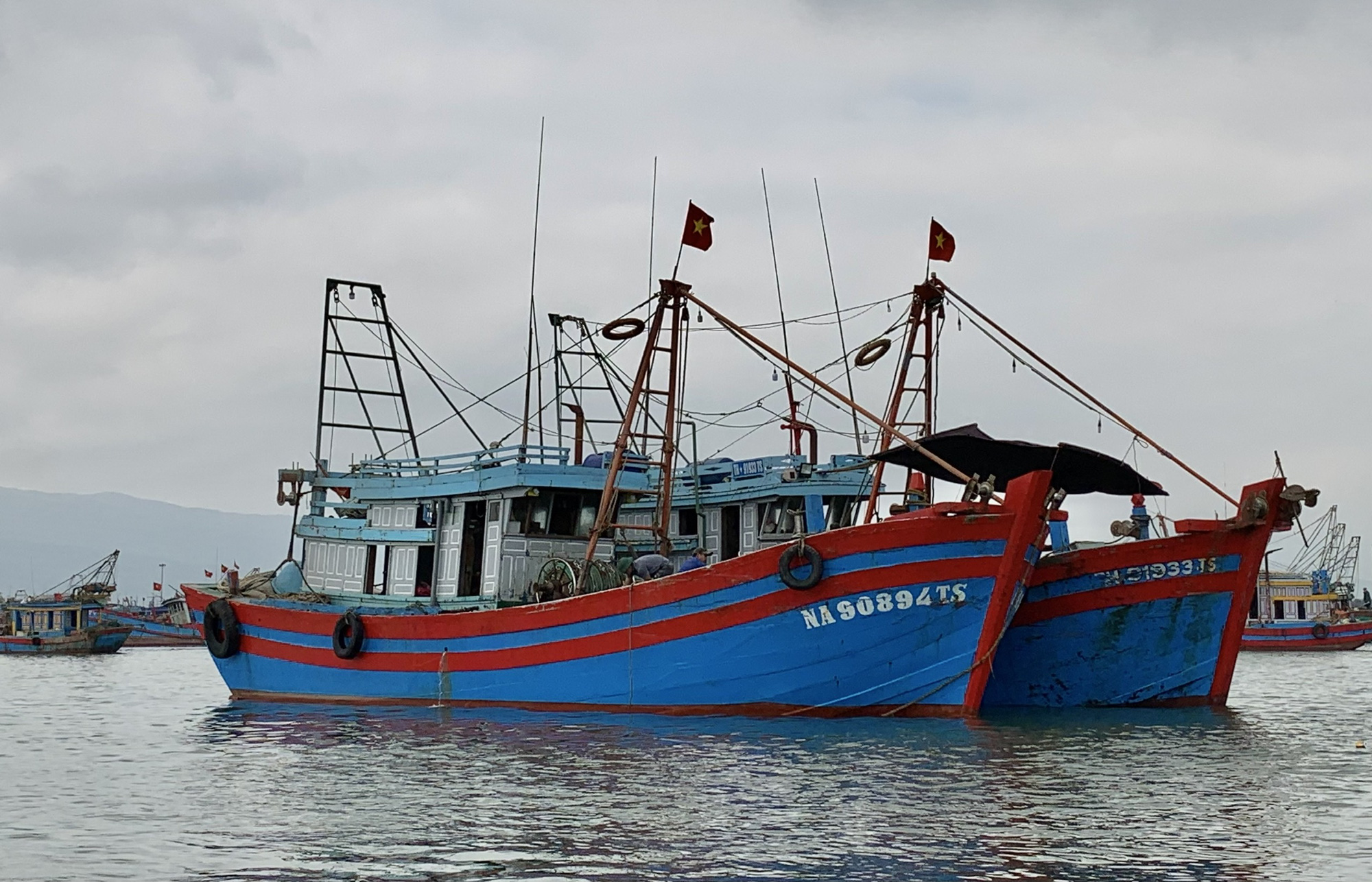 Bộ Ngoại giao bác bỏ thông tin Việt Nam trang bị vũ khí cho tàu cá và xây dựng dân quân biển - Ảnh 1.