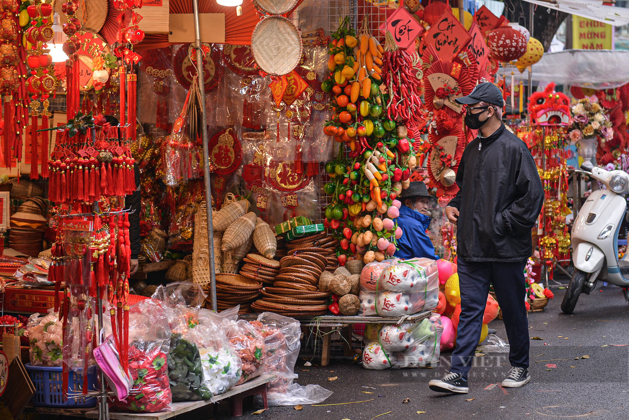 Chợ hoa truyền thống nổi tiếng nhất Hà Nội đìu hiu khách ngày đầu khai mạc - Ảnh 9.