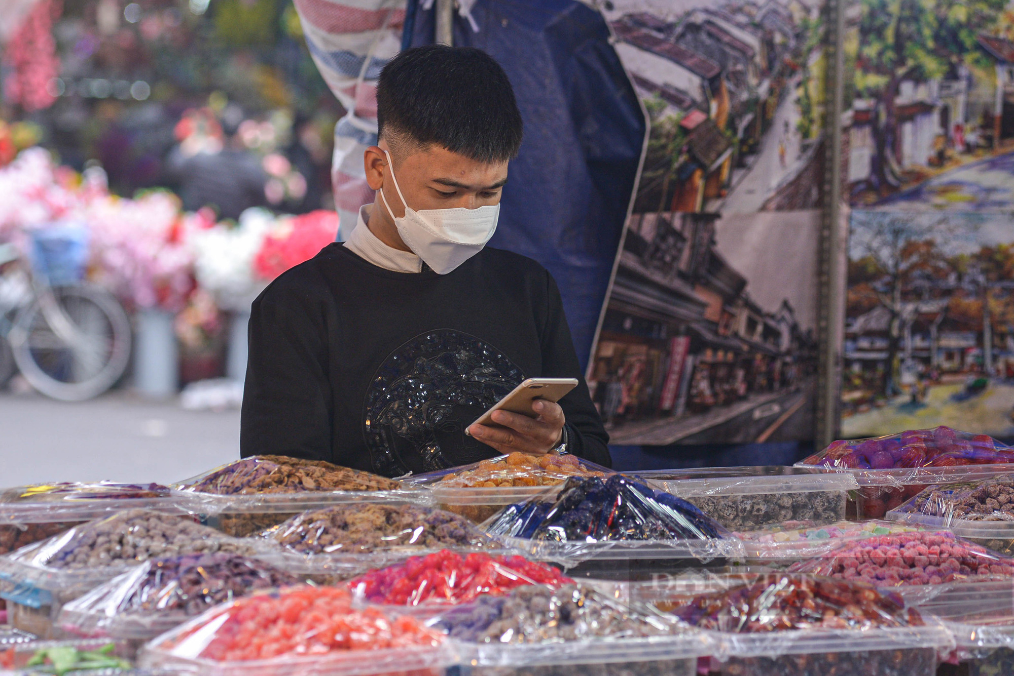 Chợ hoa truyền thống nổi tiếng nhất Hà Nội đìu hiu khách ngày đầu khai mạc - Ảnh 10.