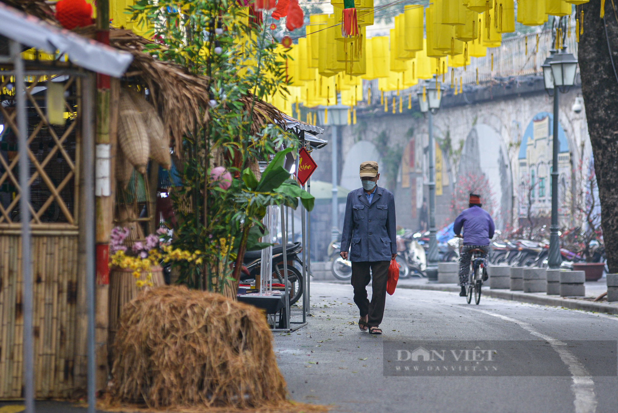 Chợ hoa truyền thống nổi tiếng nhất Hà Nội đìu hiu khách ngày đầu khai mạc - Ảnh 11.