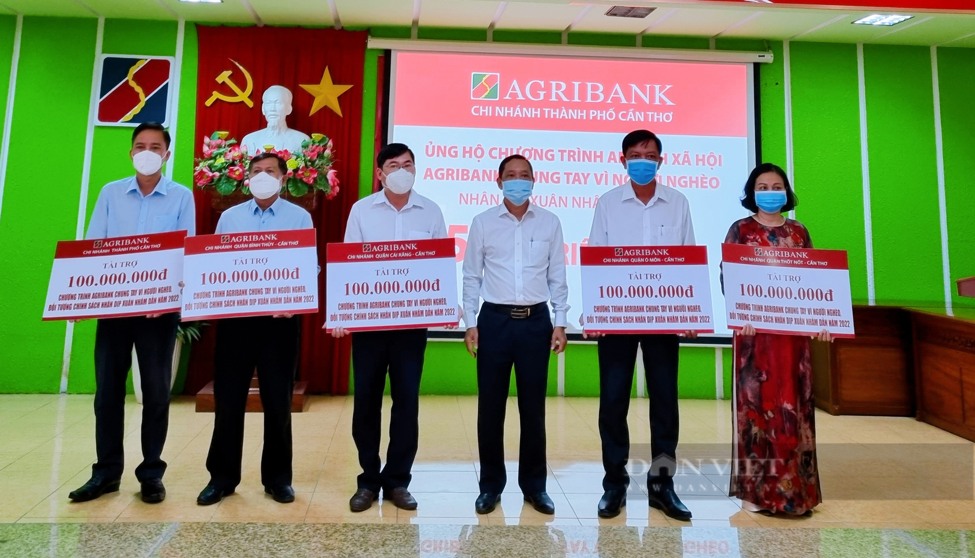 Agribank chi nhánh Cần Thơ chung tay chăm lo Tết cho người nghèo - Ảnh 3.