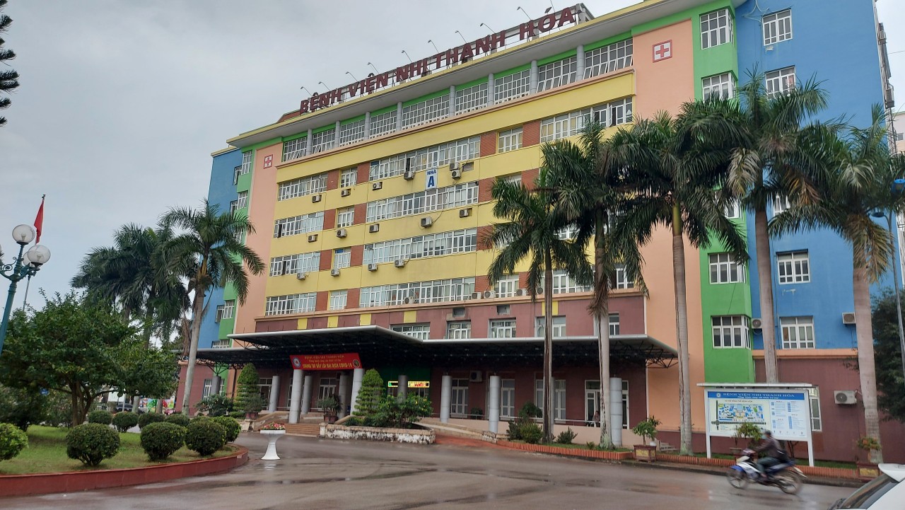 Lãnh đạo Bệnh viện Nhi Thanh Hóa lên tiếng về vụ Trưởng khoa Dược bị tố sàm sỡ cấp dưới - Ảnh 2.