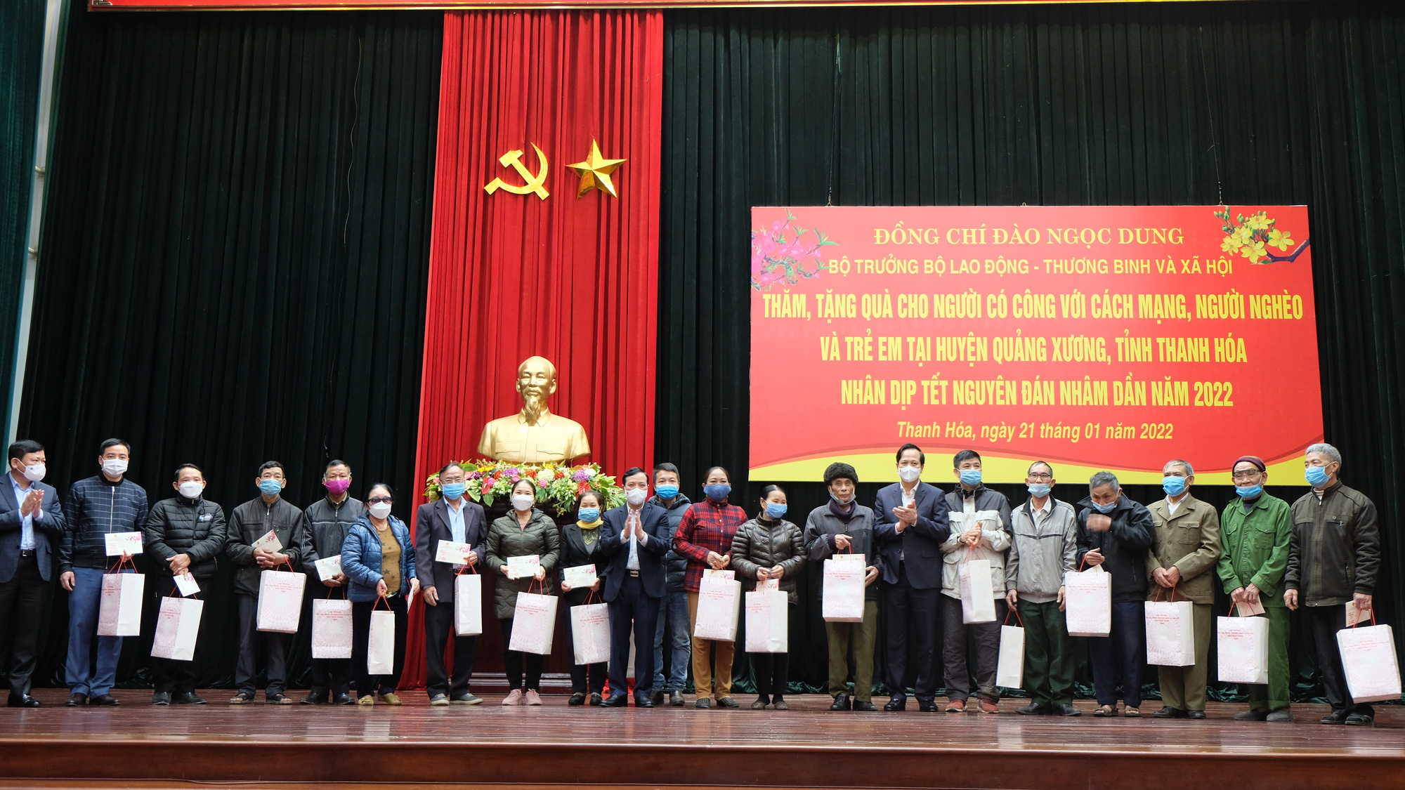 Bộ trưởng Bộ LĐ-TBXH Đào Ngọc Dung thăm, tặng quà Tết tại Thanh Hóa - Ảnh 5.