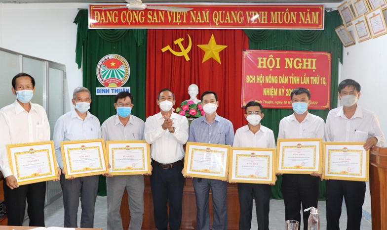 Hội Nông dân tỉnh Bình Thuận vận động hơn 1,4 tỷ đồng ủng hộ Quỹ vaccine phòng chống Covid-19 - Ảnh 1.