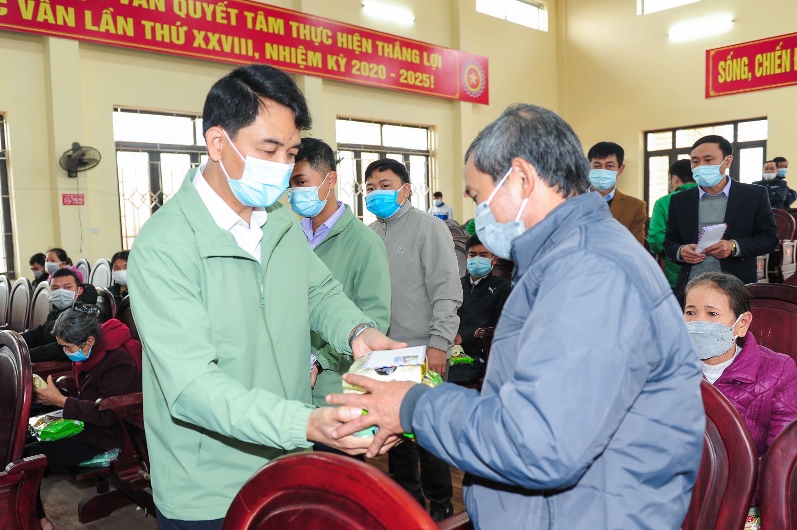 Trao gửi 80 suất quà tới nông dân hoàn cảnh của Nho Quan, Ninh Bình - Ảnh 5.