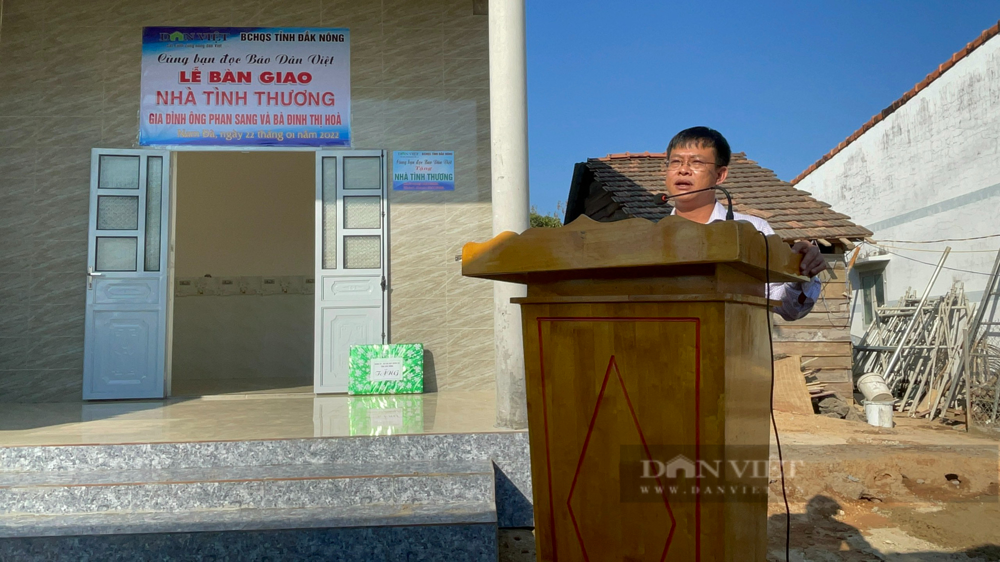Đăk Nông: Báo Nông thôn ngày nay bàn giao nhà tình thương cho người nghèo ở huyện Krông Nô - Ảnh 2.