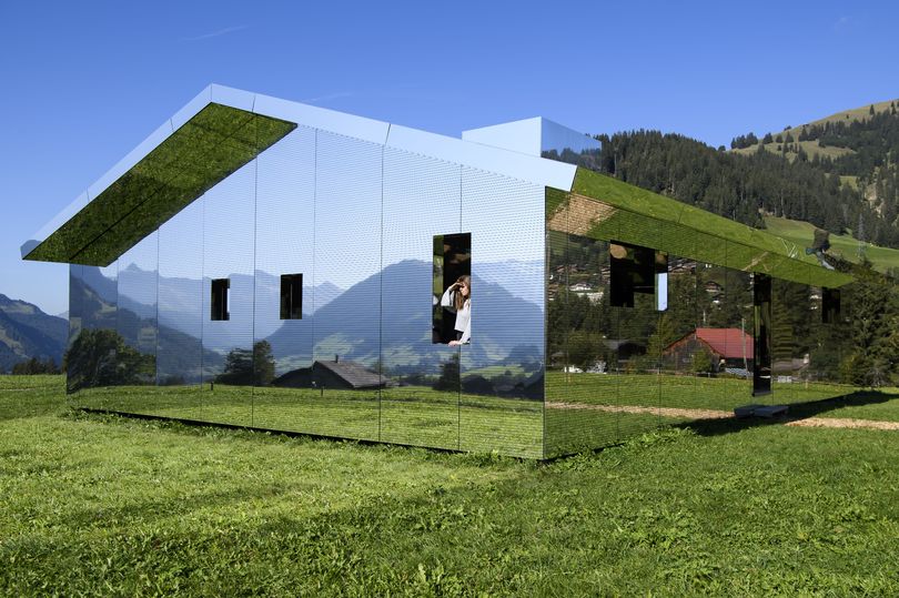 'Ngôi nhà ảo ảnh' làm dấy lên nhiều tranh cãi ở Thụy Sĩ - Ảnh 1.