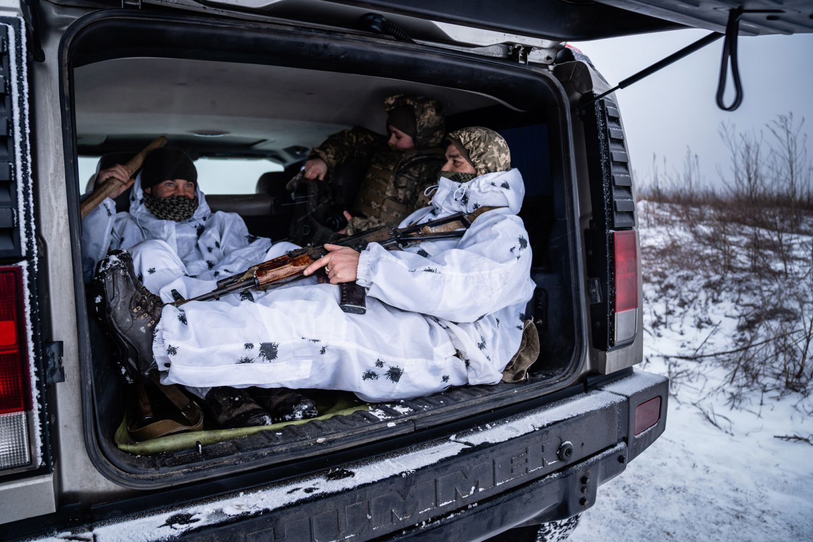 Ảnh lực lượng Ukraine trên chiến tuyến: 'Căng não' đợi cuộc tấn công tiềm năng  - Ảnh 4.