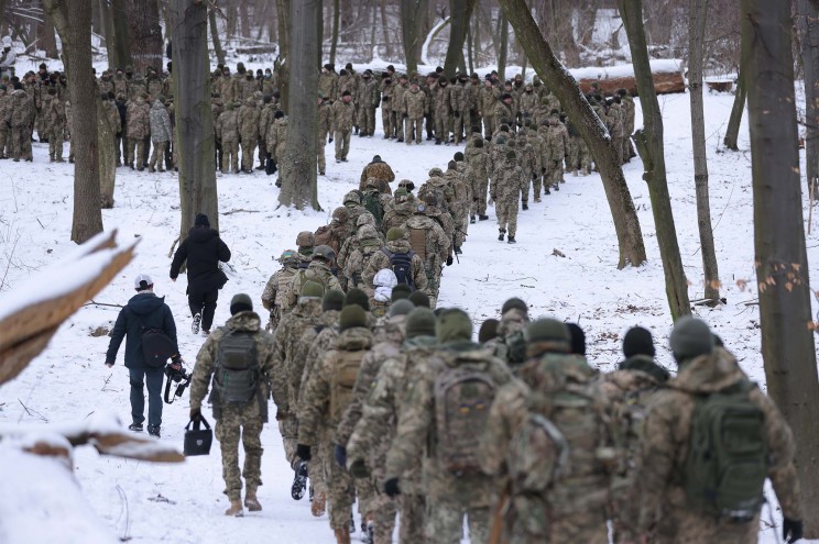 Biden cân nhắc triển khai hàng nghìn lính Mỹ tới Ukraine giữa căng thẳng với Nga - Ảnh 1.