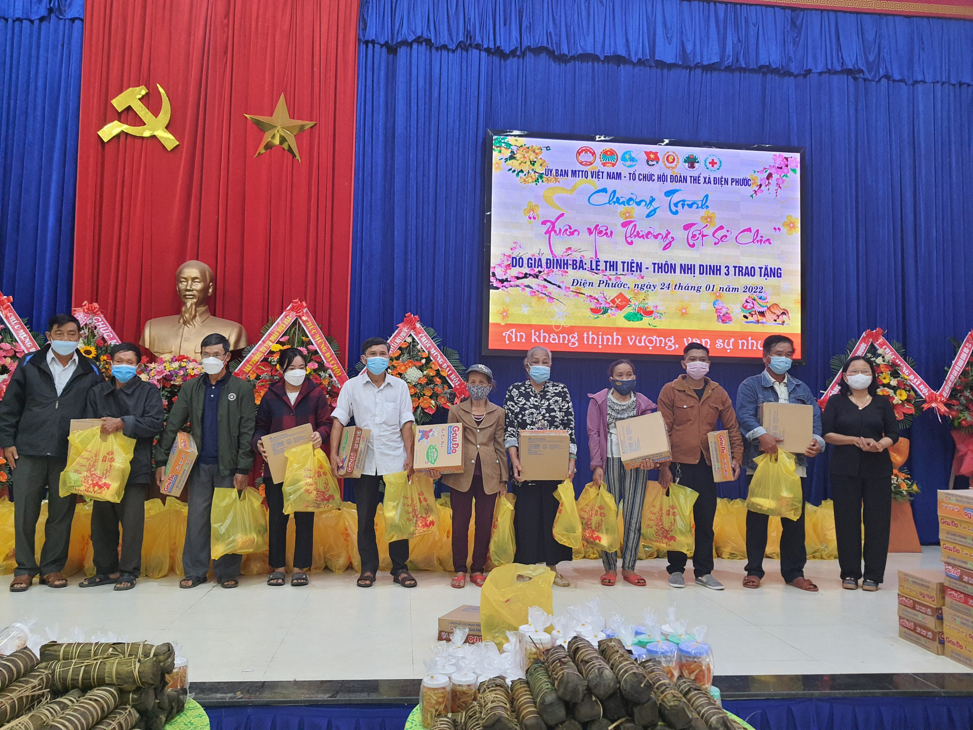 Quảng Nam: Hơn 200 suất quà Xuân yêu thương đến với người dân xã Điện Phước - Ảnh 1.