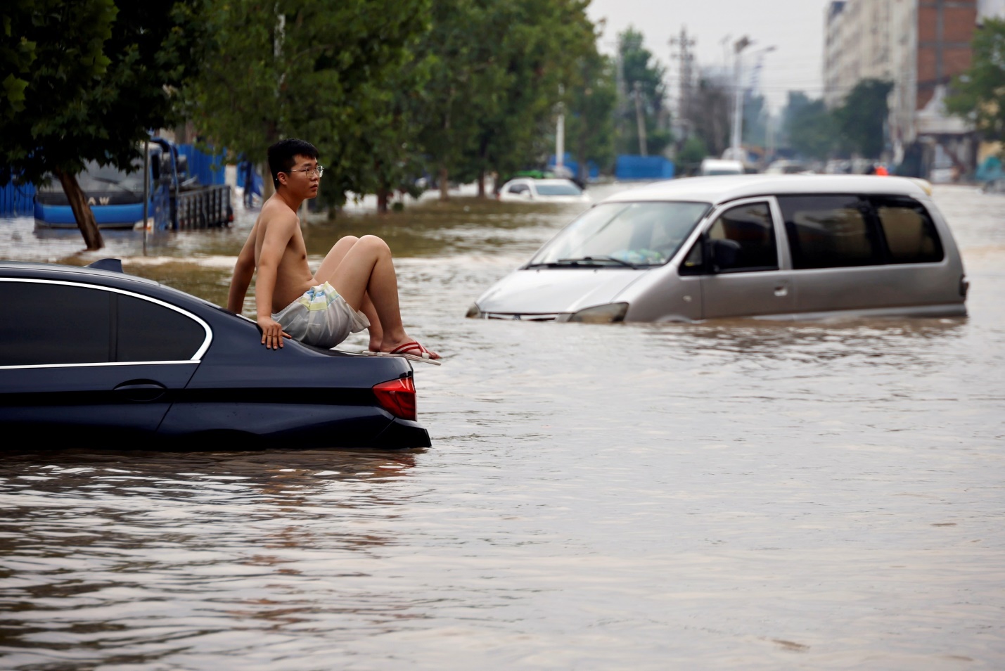 Trung Quốc “trảm” gần 100 quan chức vì để xảy ra thiệt hại nặng do lũ lụt - Ảnh 1.