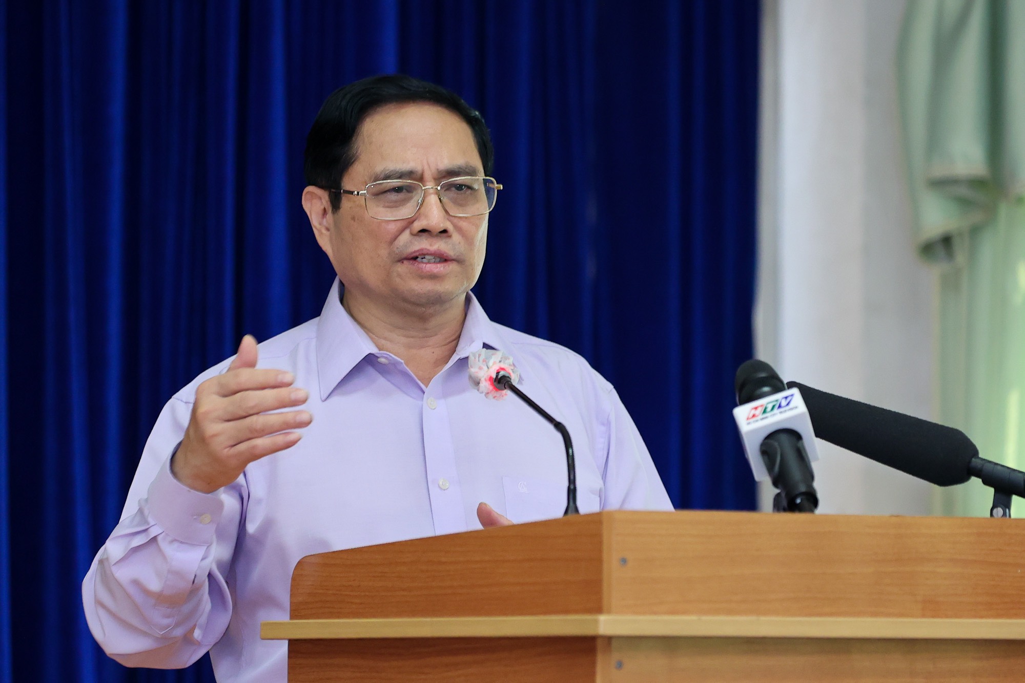Thủ tướng Phạm Minh Chính: Thần tốc, thần tốc, thần tốc hơn nữa trong tiêm vaccine Covid-19 - Ảnh 1.