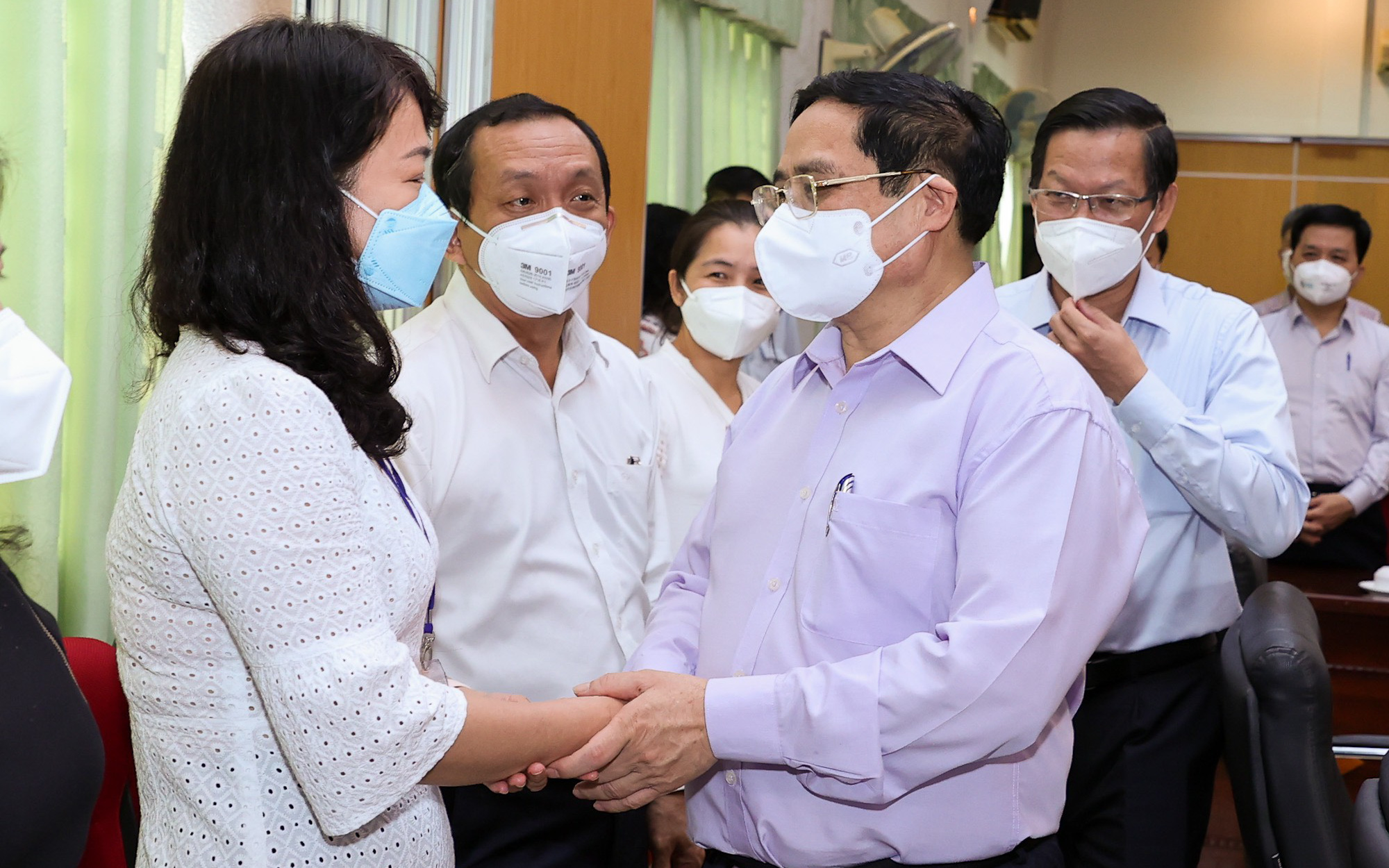 Thủ tướng Phạm Minh Chính: Thần tốc, thần tốc, thần tốc hơn nữa trong tiêm vaccine Covid-19