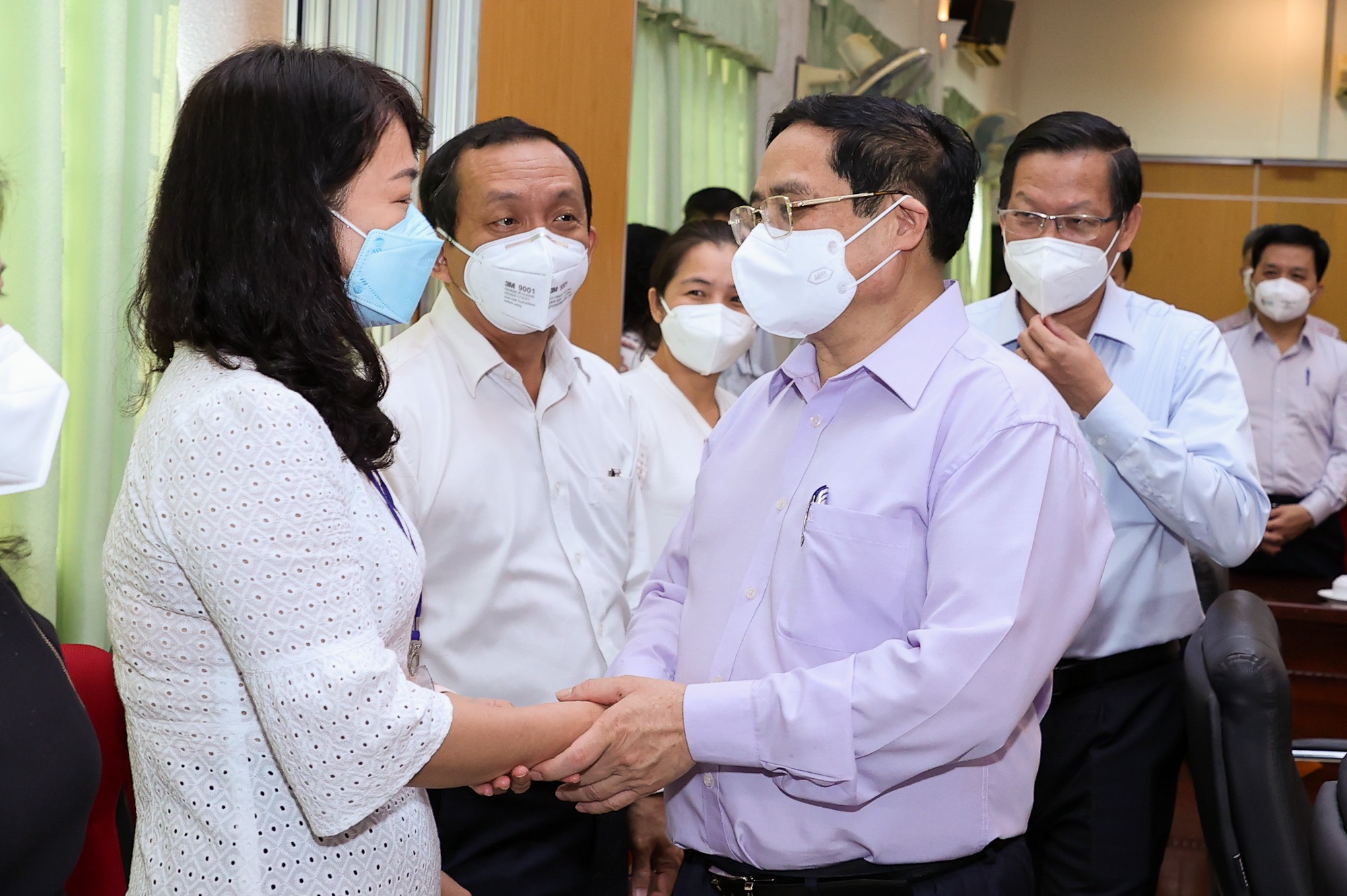 Thủ tướng Phạm Minh Chính: Thần tốc, thần tốc, thần tốc hơn nữa trong tiêm vaccine Covid-19 - Ảnh 4.