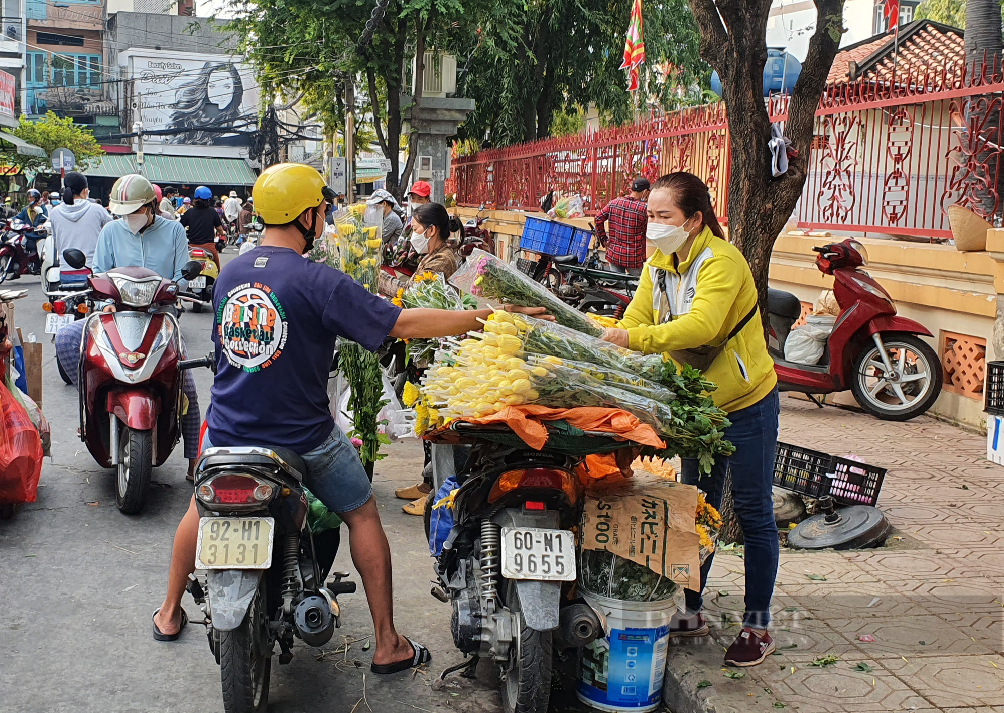 Chợ đưa ông Táo 23 tháng Chạp ế chưa từng thấy - Ảnh 3.