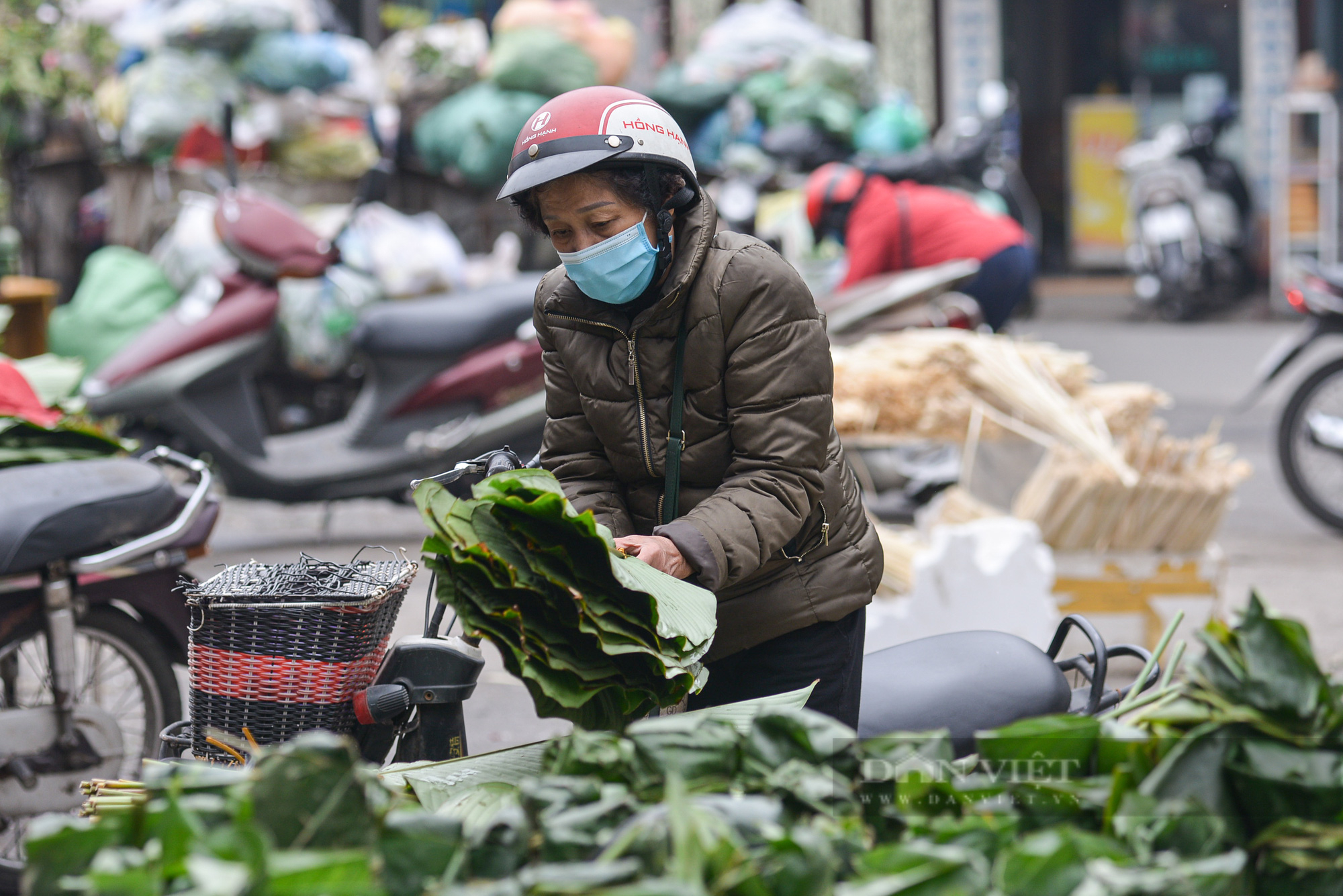  Chợ lá dong lâu đời ở Hà Nội dù vắng khách nhưng giá vẫn cao - Ảnh 4.