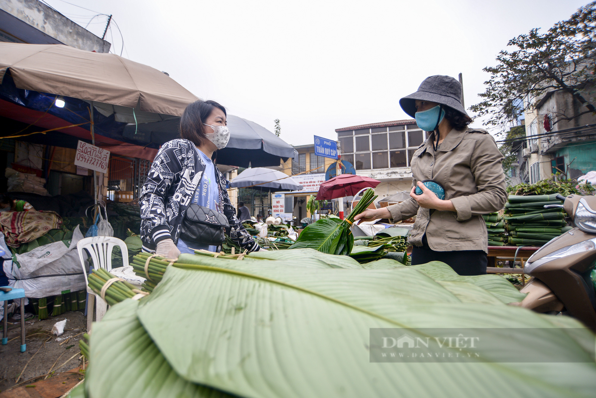  Chợ lá dong lâu đời ở Hà Nội dù vắng khách nhưng giá vẫn cao - Ảnh 8.