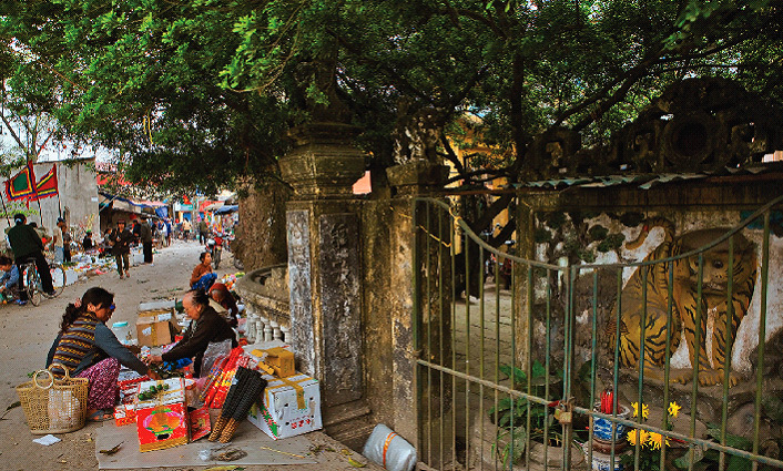 Top những phiên chợ Tết Hà Nội nổi tiếng thu hút du khách dịp đầu xuân - Ảnh 1.