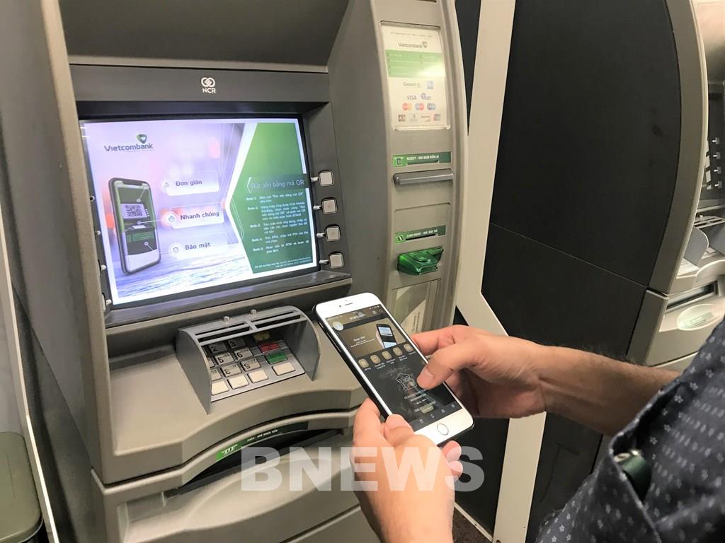 Rút tiền tại ATM hay gặp tiền thấp và phải rút nhiều lần - Ảnh 1.