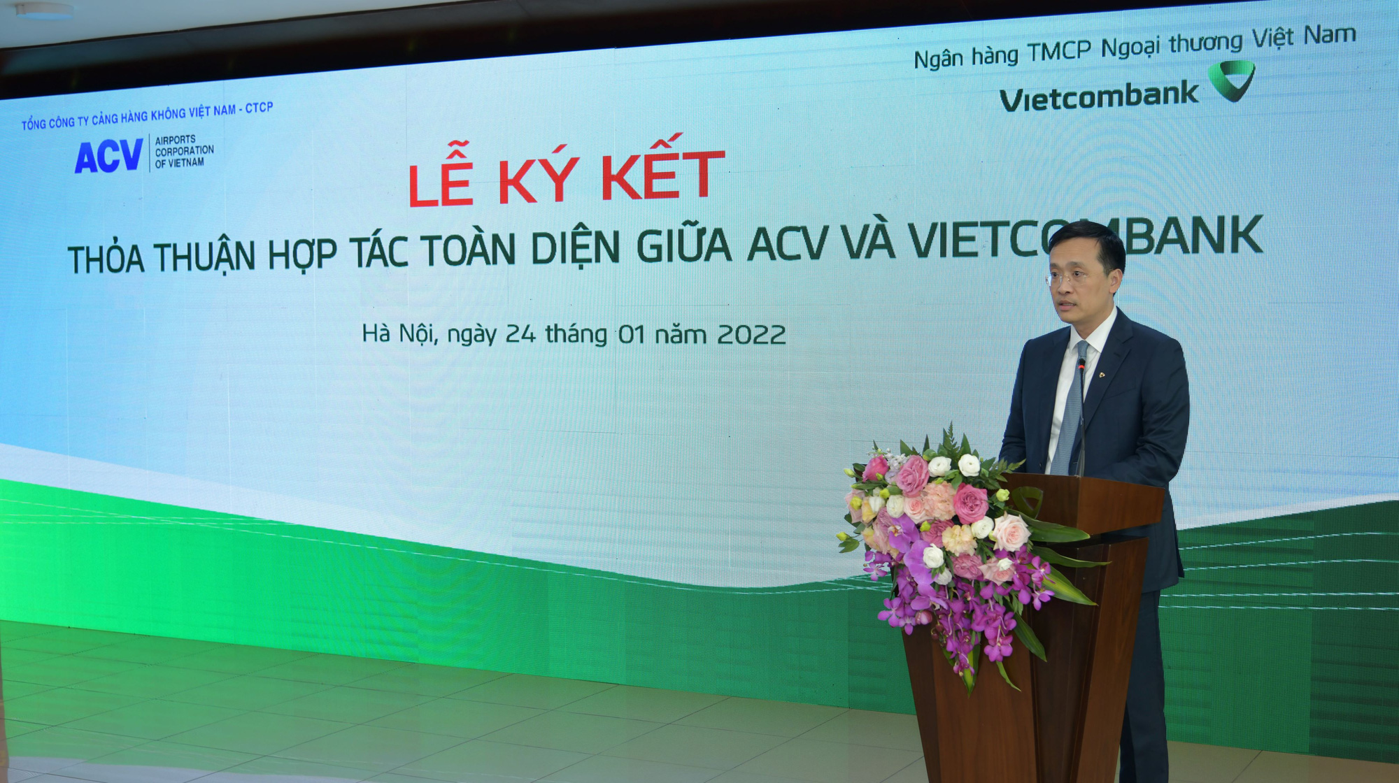 Vietcombank và Tổng công ty Cảng hàng không Việt Nam ký kết Thỏa thuận hợp tác toàn diện - Ảnh 1.