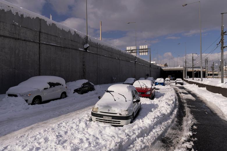 Hy Lạp hứng chịu bão tuyết bất thường làm tê liệt các hoạt động - Ảnh 4.
