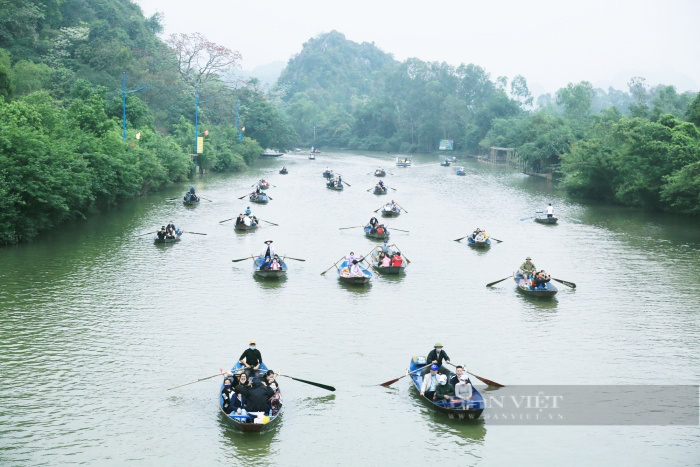 Hà Nội: Lãnh đạo huyện Mỹ Đức lên tiếng vì sao bất ngờ tạm dừng tổ chức lễ hội Chùa Hương năm 2022 - Ảnh 1.