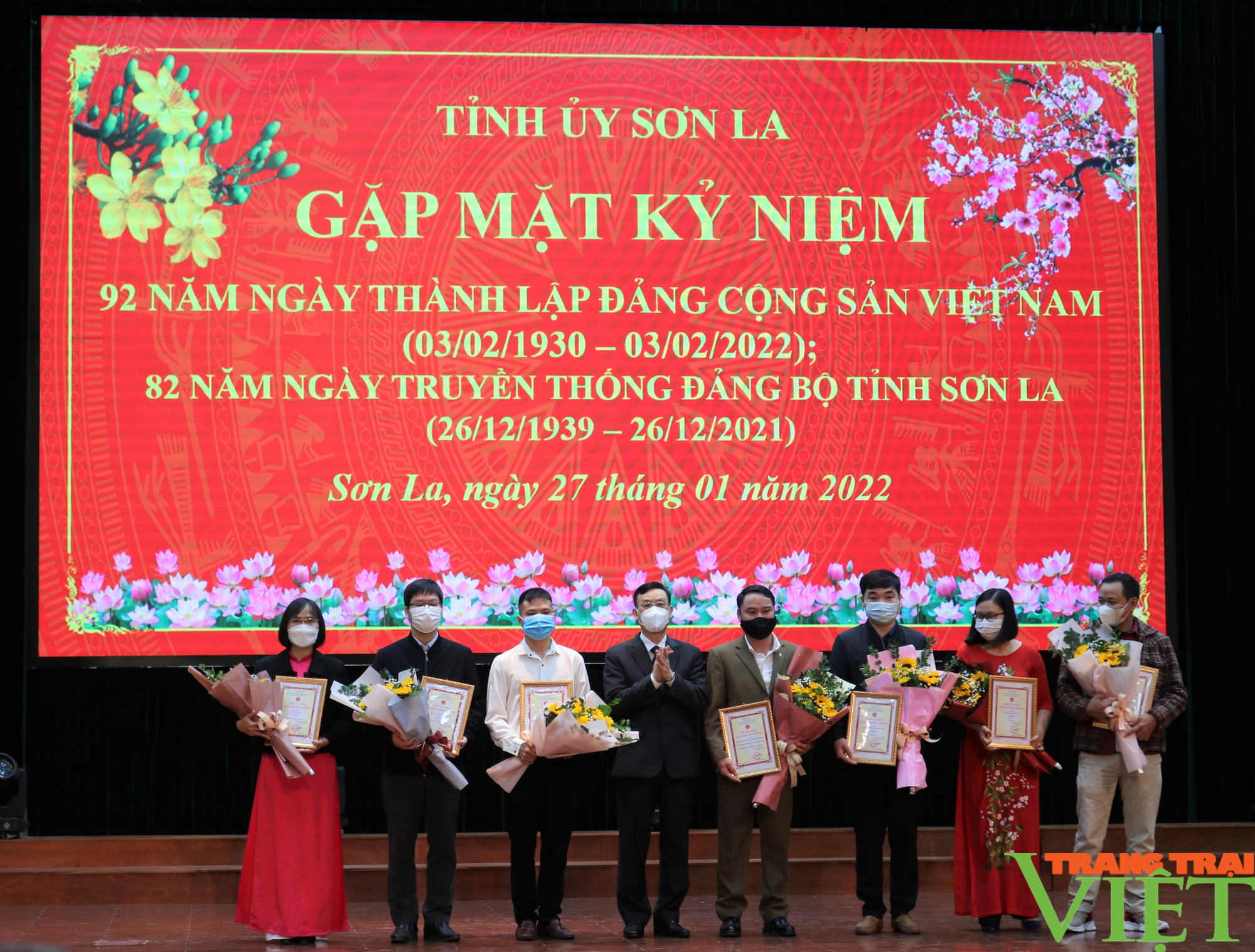 Sơn La: Gặp mặt kỷ niệm 92 năm thành lập Đảng Cộng sản Việt Nam và 82 năm Ngày truyền thống Đảng bộ tỉnh - Ảnh 7.
