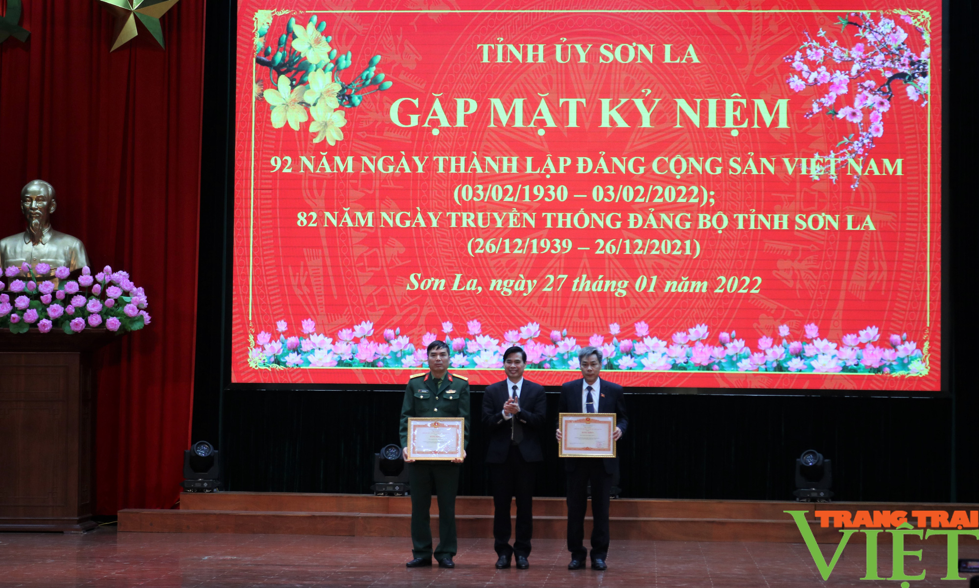 Sơn La: Gặp mặt kỷ niệm 92 năm thành lập Đảng Cộng sản Việt Nam và 82 năm Ngày truyền thống Đảng bộ tỉnh - Ảnh 8.