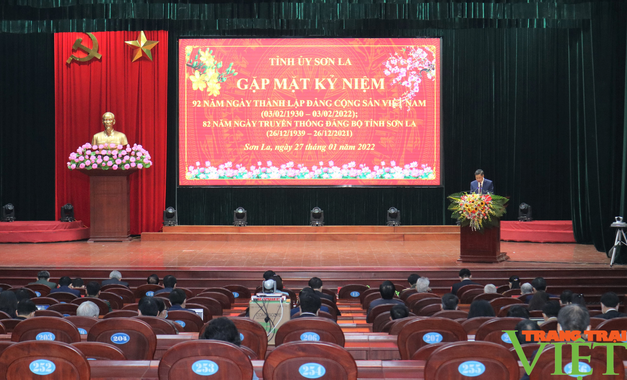Sơn La: Gặp mặt kỷ niệm 92 năm thành lập Đảng Cộng sản Việt Nam và 82 năm Ngày truyền thống Đảng bộ tỉnh - Ảnh 2.
