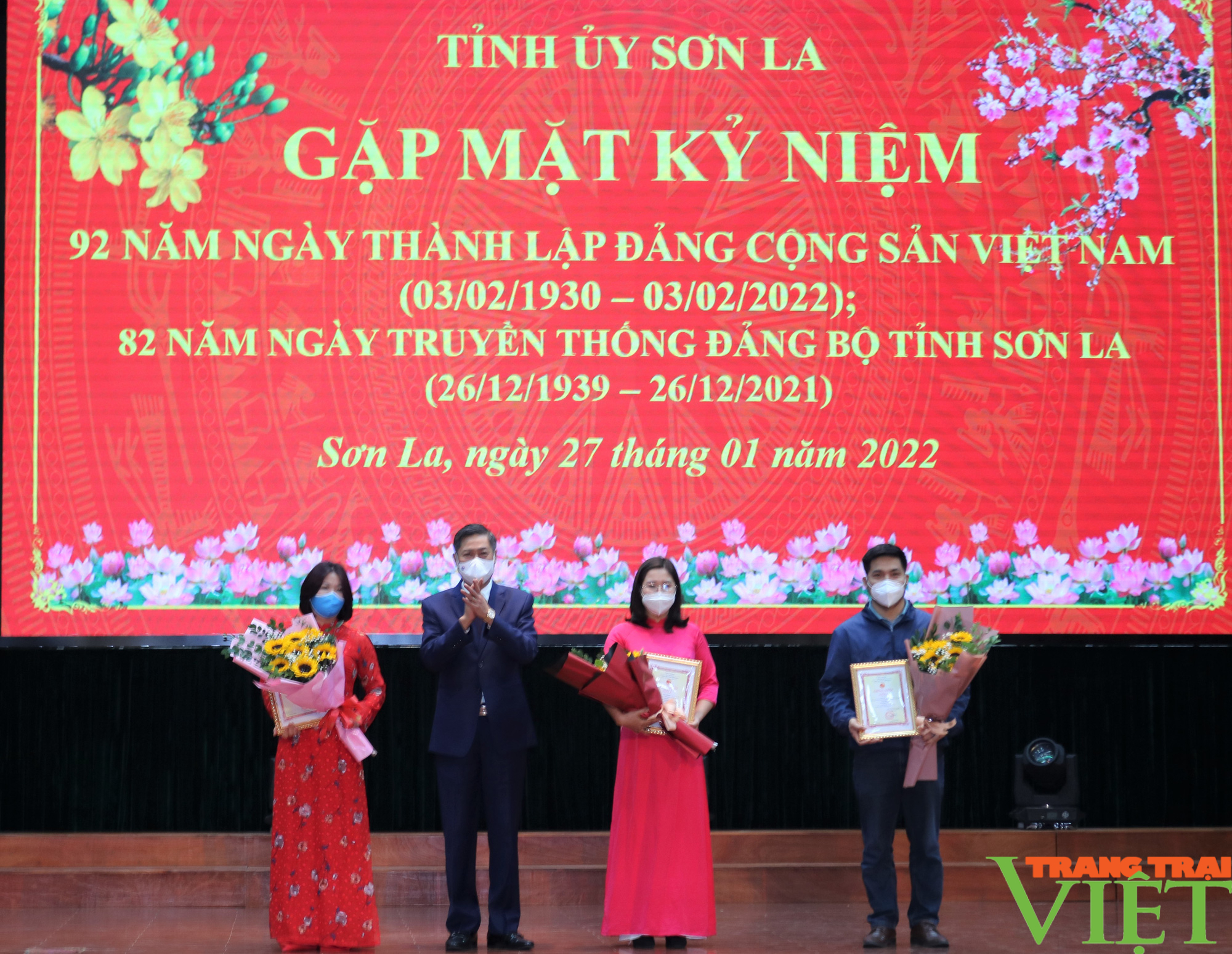 Sơn La: Gặp mặt kỷ niệm 92 năm thành lập Đảng Cộng sản Việt Nam và 82 năm Ngày truyền thống Đảng bộ tỉnh - Ảnh 5.