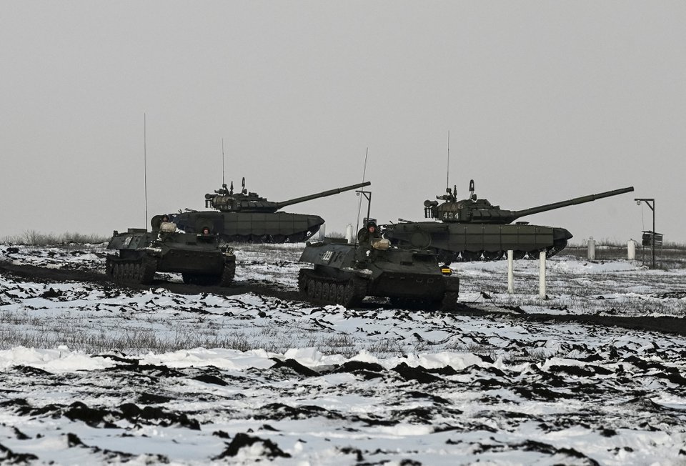 Nga tập trận rầm rộ gần biên giới Ukraine - Ảnh 2.
