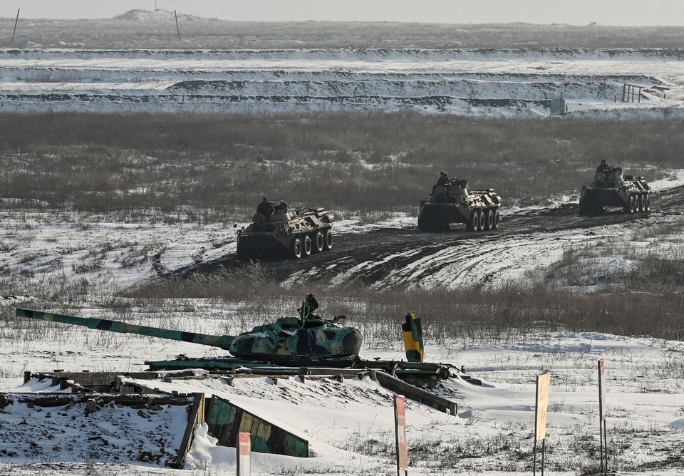 Nga tập trận rầm rộ gần biên giới Ukraine - Ảnh 3.