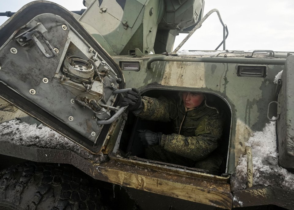 Nga tập trận rầm rộ gần biên giới Ukraine - Ảnh 4.