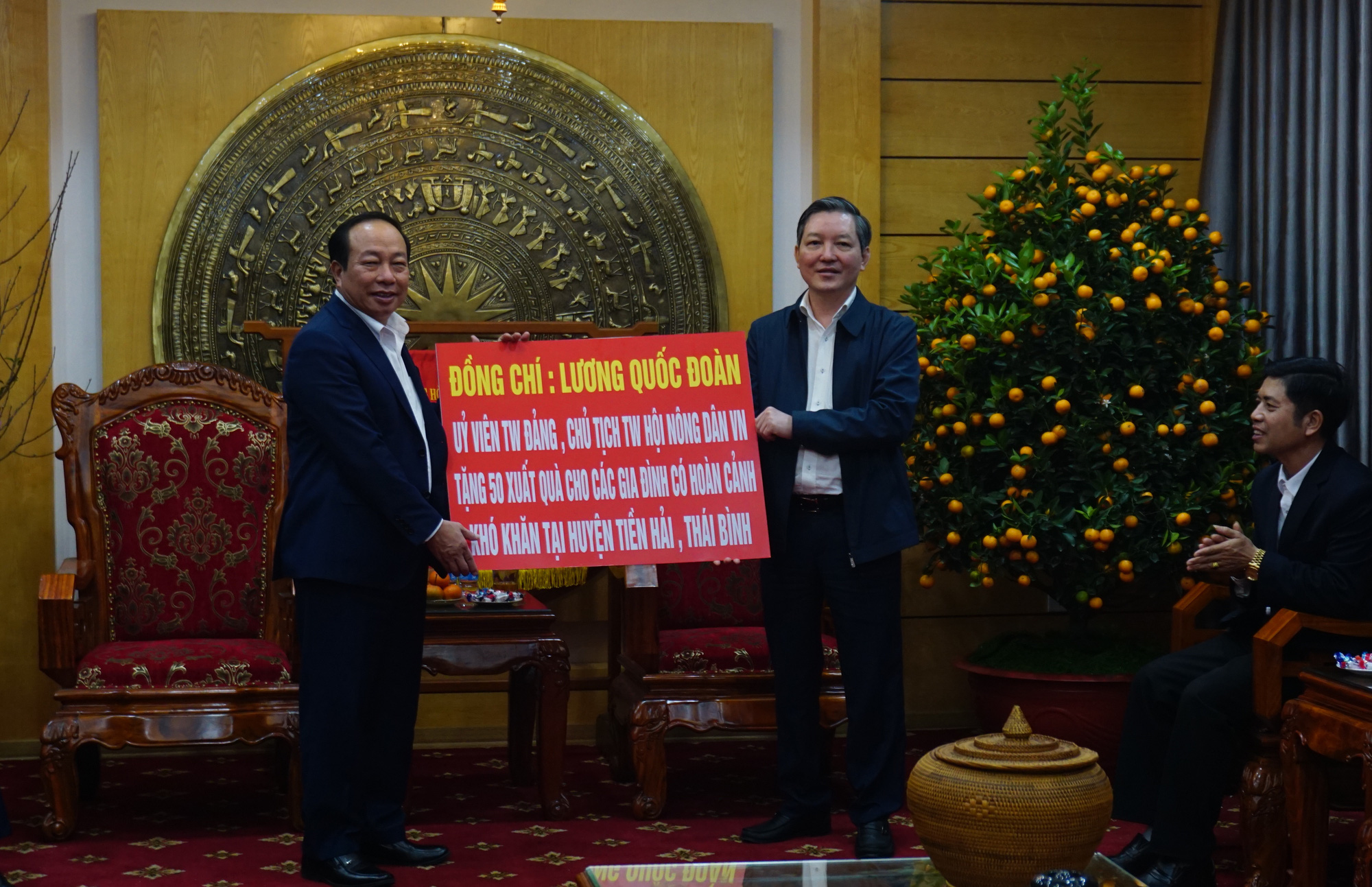 Chủ tịch Trung ương Hội NDVN Lương Quốc Đoàn tặng quà Tết người nghèo tại Tiền Hải, Thái Bình - Ảnh 4.