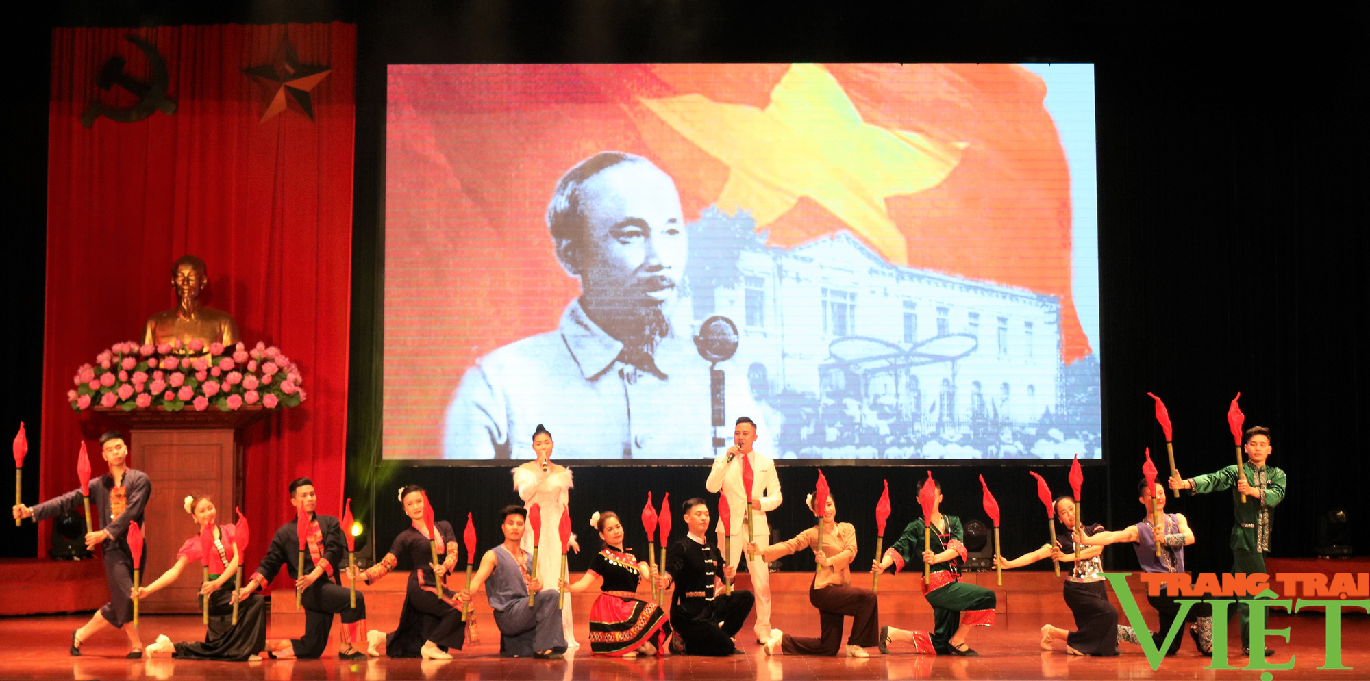 Sơn La: Gặp mặt kỷ niệm 92 năm thành lập Đảng Cộng sản Việt Nam và 82 năm Ngày truyền thống Đảng bộ tỉnh - Ảnh 1.