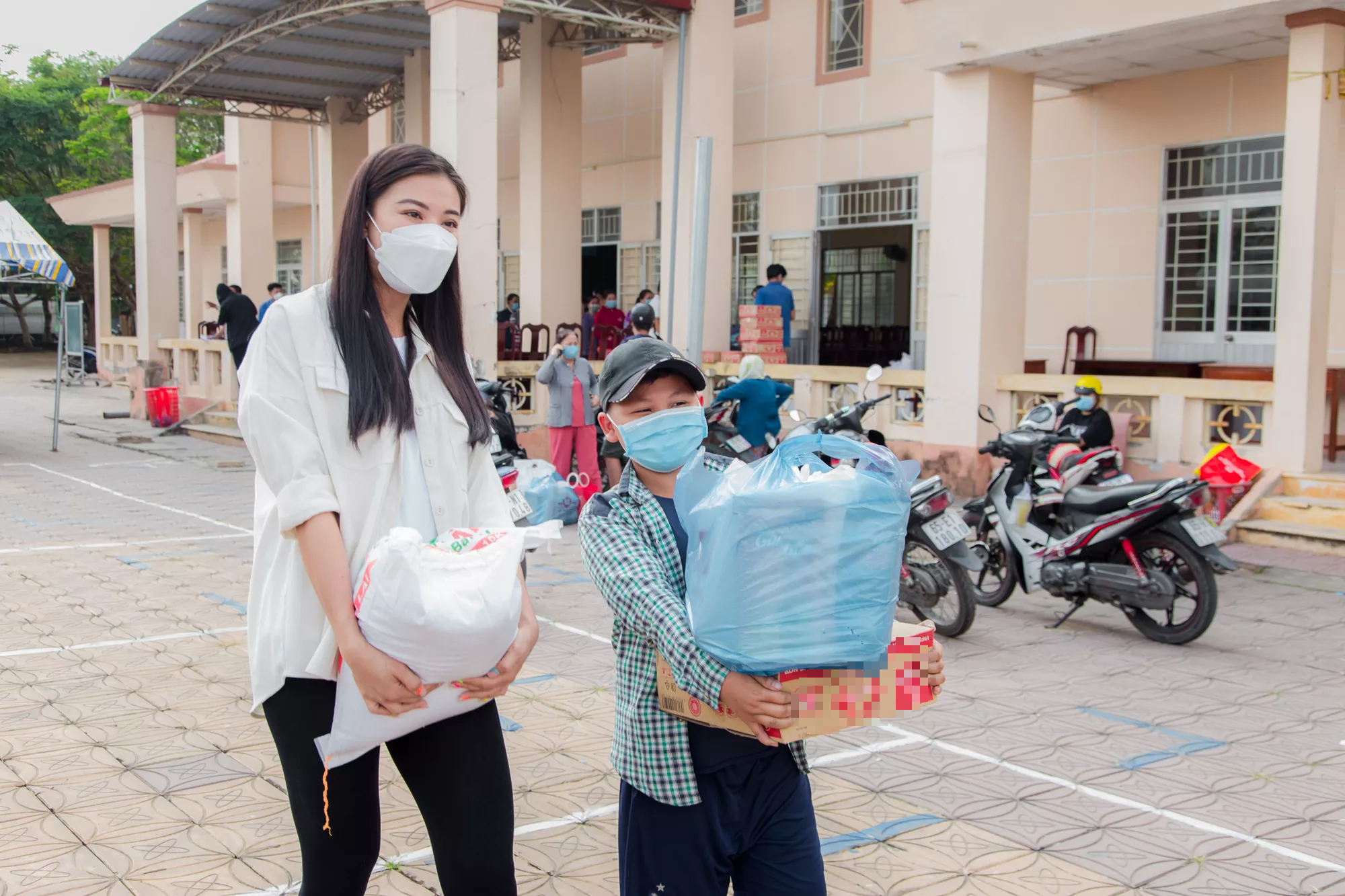 Á hậu Kim Duyên: Tôi mong người dân khó khăn có Tết Nhâm Dần đủ đầy - Ảnh 4.