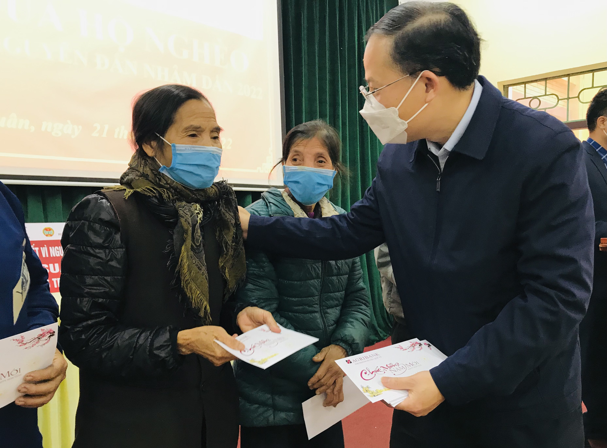 Bắc Ninh: Hội Nông dân tặng hơn 3.000 suất quà Tết cho hộ nghèo, công nhân trọ không về quê ăn Tết - Ảnh 2.