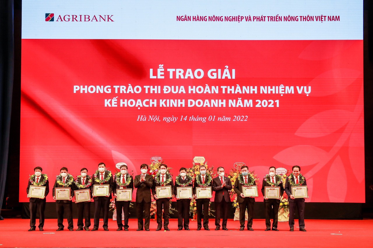 Agribank Quảng Nam mang hơi ấm mùa Xuân đến với người nghèo - Ảnh 1.