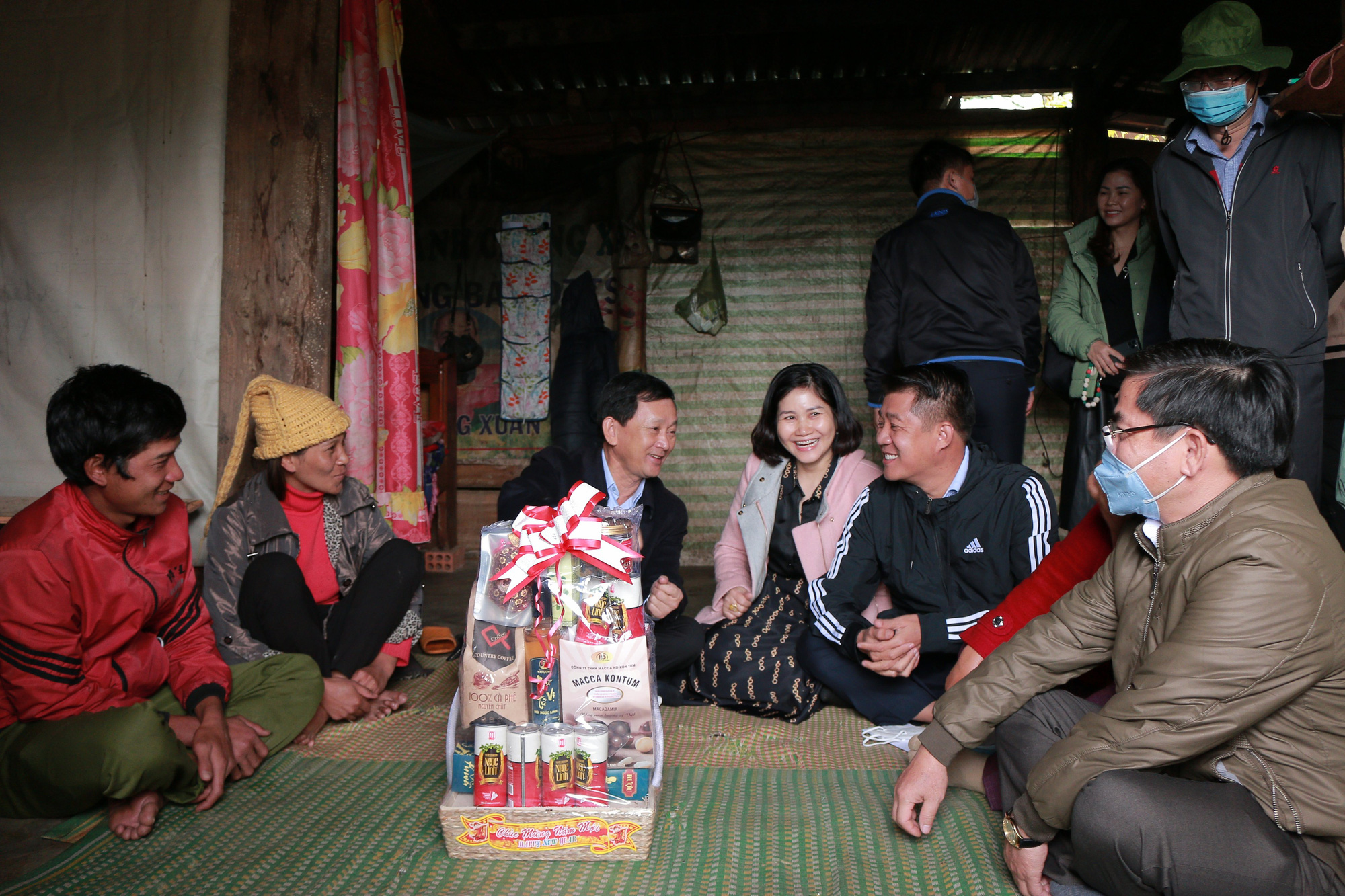 Tập đoàn Hùng Nhơn chia sẻ khó khăn, tặng quà tết cho hàng nghìn người nghèo các tỉnh Tây Nguyên - Ảnh 4.