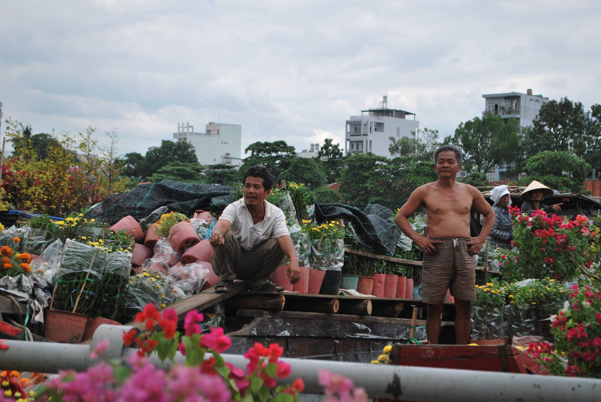 Chợ hoa xuân &quot;trên bến dưới thuyền&quot; - nét độc đáo của Tết Sài Gòn xưa và nay - Ảnh 10.