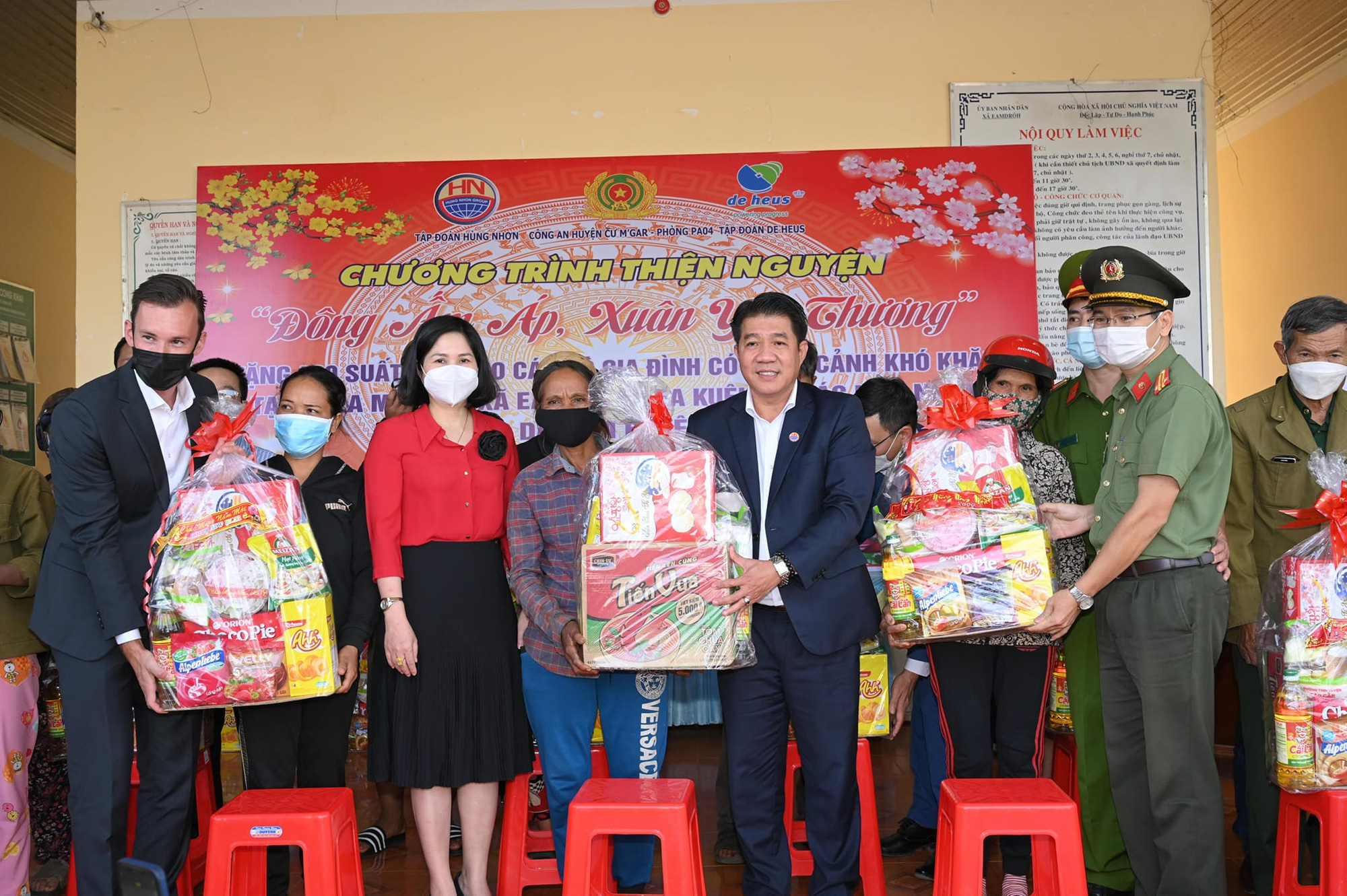 Tập đoàn Hùng Nhơn chia sẻ khó khăn, tặng quà tết cho hàng nghìn người nghèo các tỉnh Tây Nguyên - Ảnh 2.